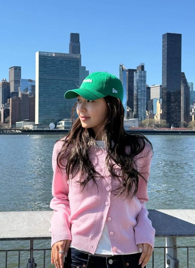 소녀시대 수영, 뉴욕 여행 근황 공개...간절기 레이어드 룩으로 스타일리시 매력 2 o 1jm5dl5kv1d91155i1ka8eefa59l