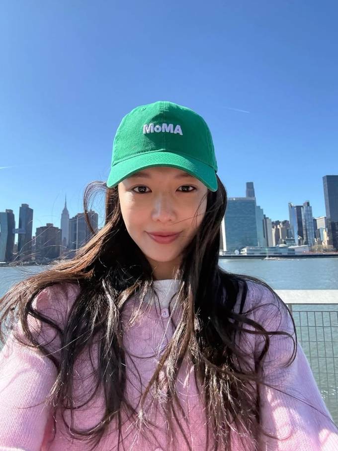 소녀시대 수영, 뉴욕 여행 근황 공개...간절기 레이어드 룩으로 스타일리시 매력 4 o 1jm5dl5kv1ejjf2b7el1no1jfsj