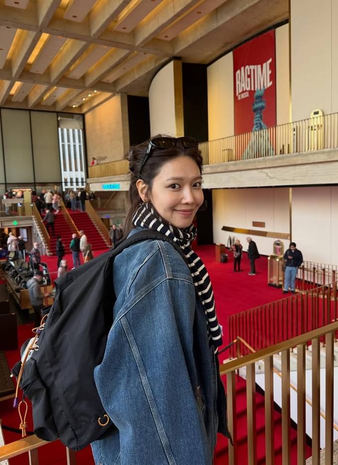 소녀시대 수영, 뉴욕 여행 근황 공개...간절기 레이어드 룩으로 스타일리시 매력 7 o 1jm5dl5kv2c3m9n1rjfko91dvro